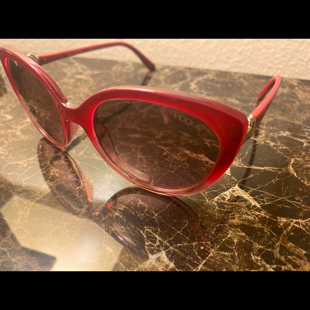 NWOT VINTAGE VOGUE SUNGLASSES